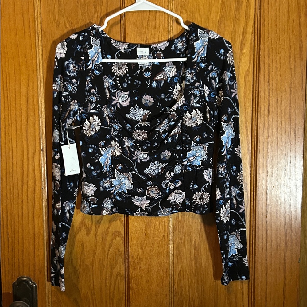 Aritzia / Wilfred NWT Cropped Floral Long Sleeve top black size Medium
